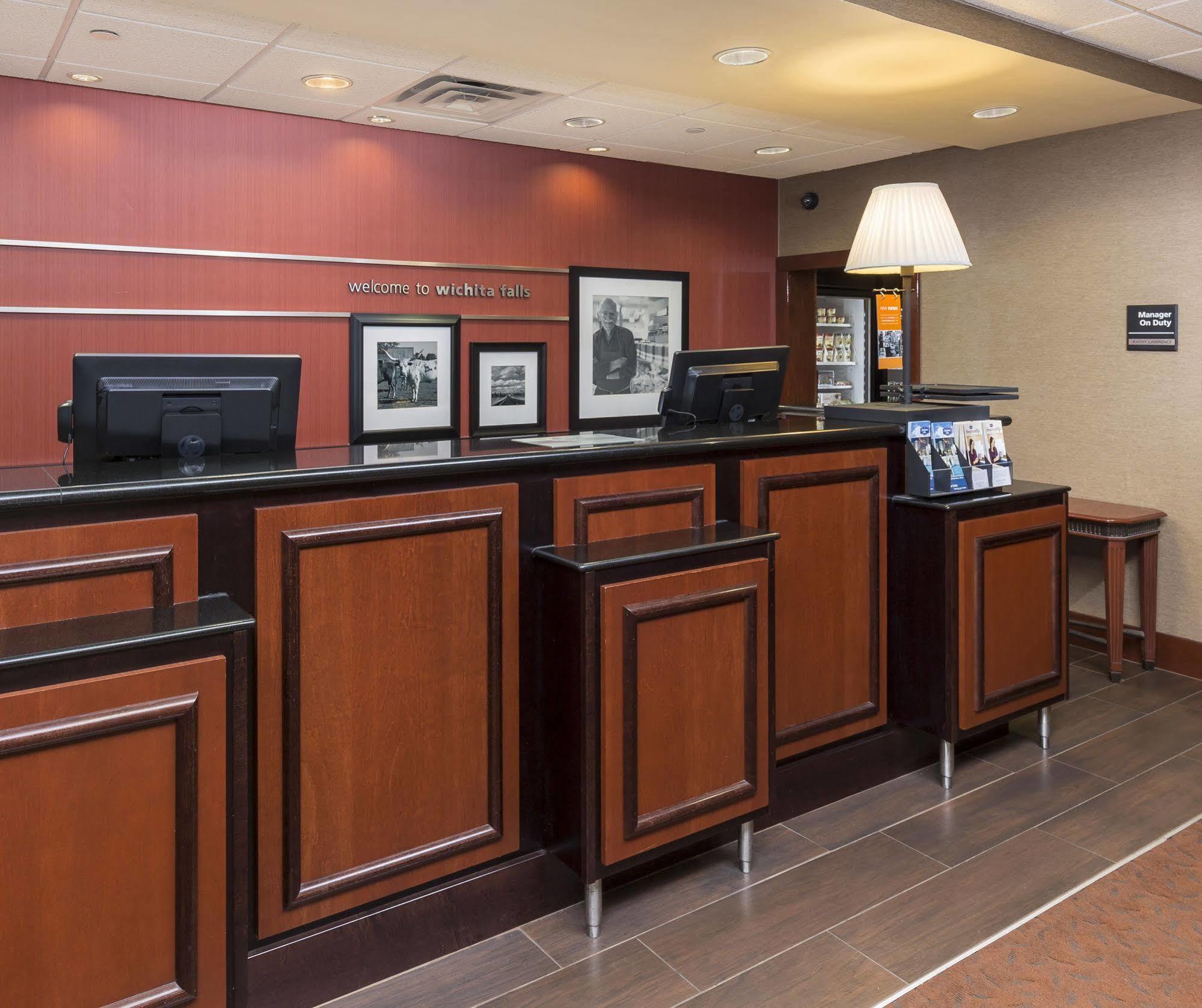 Hampton Inn Wichita Falls-Sikes Senter Mall Bagian luar foto