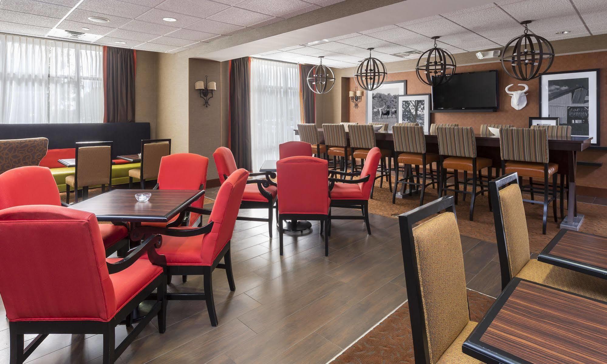 Hampton Inn Wichita Falls-Sikes Senter Mall Bagian luar foto